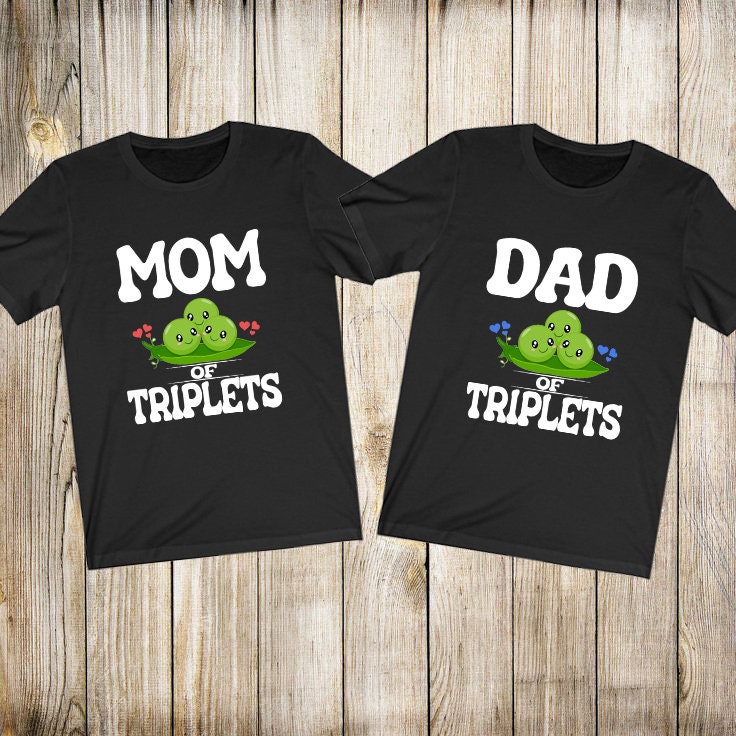 Mom Dad Of Triplets Peas Family Matching Gift T-Shirt Image 1